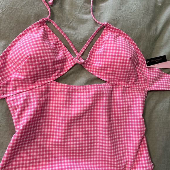 One piece bathing suit - Picture 3 of 3